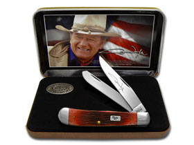 W.R. Case XX Knives John Wayne Commemorative Barnboard Jigged Dark Red Bone Trapper Pocket Knife 07444